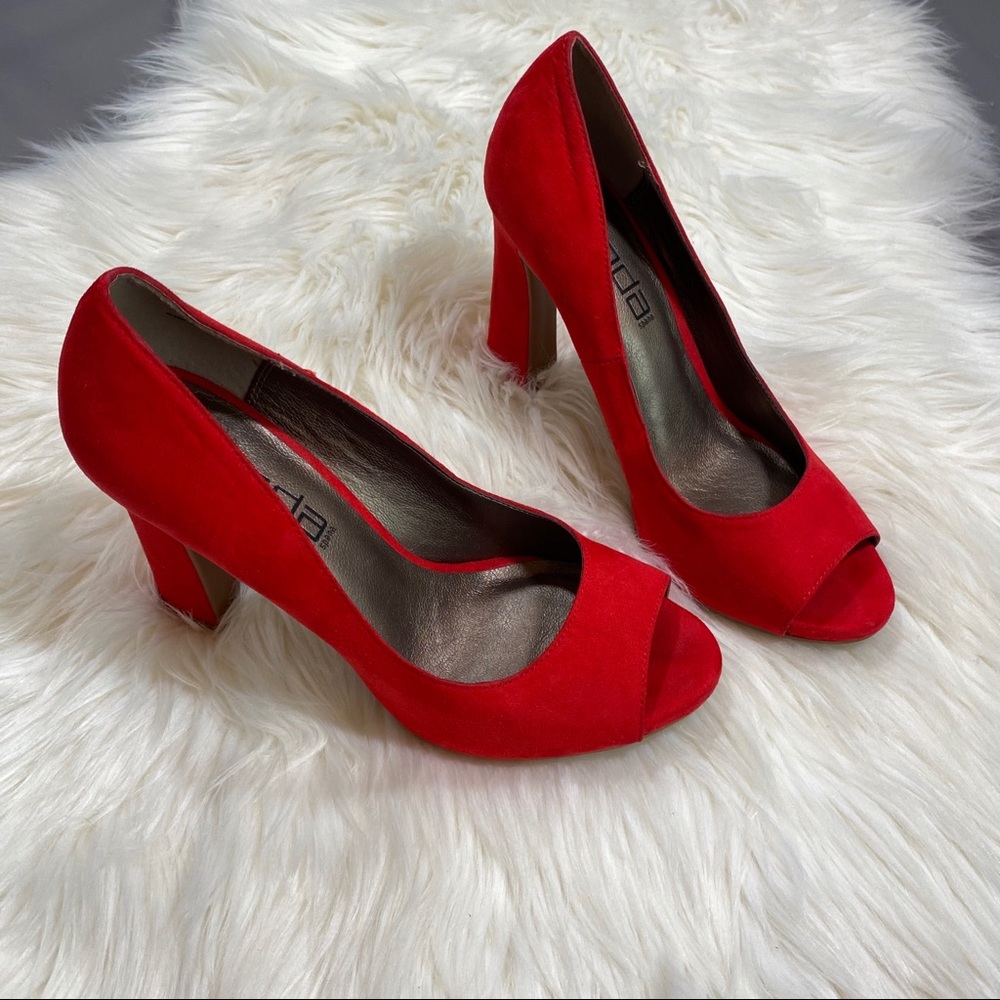 Moda Spana red peep toe chunky heels